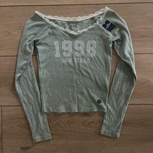 BRAND NEW Hollister Green Long Sleeve Top with Lace Trim